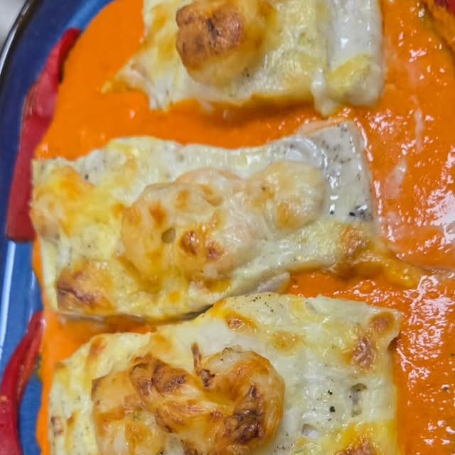 Bacalao gratinado con tomate casero y pimientos