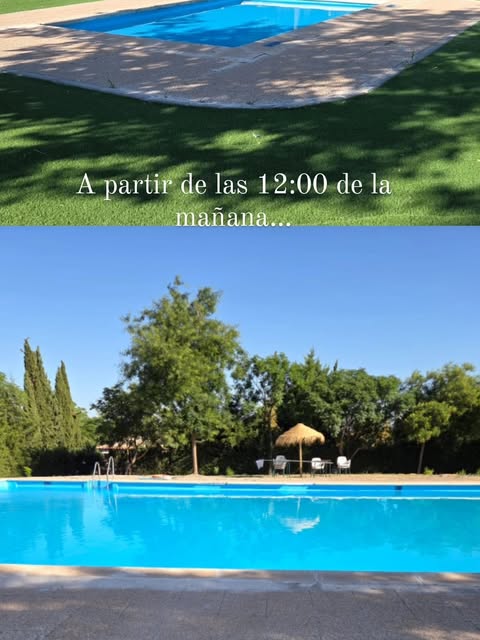 La zona de los más pequeños y la piscina grande, abiertas en verano a partir de las 12:00